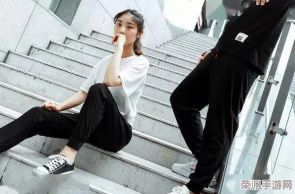 兄弟你女朋友的裤子很有特点啊,真是一种独特的时尚风格,令人印象深刻! 兄弟你女朋友的裤子很有特点啊,真是一种独特的时尚风格,令人印象深刻!