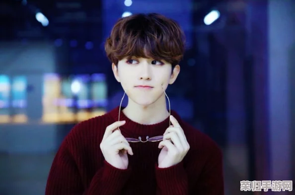 坤坤含入桃子里嗟嗟，蔡徐坤粉丝疯狂打call，这场游戏谁是最后赢家？