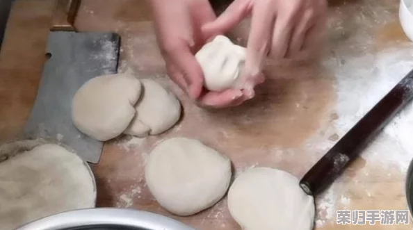 嫩嫩的一线天XXX馒头，带你领略舌尖上的美味与幸福感！