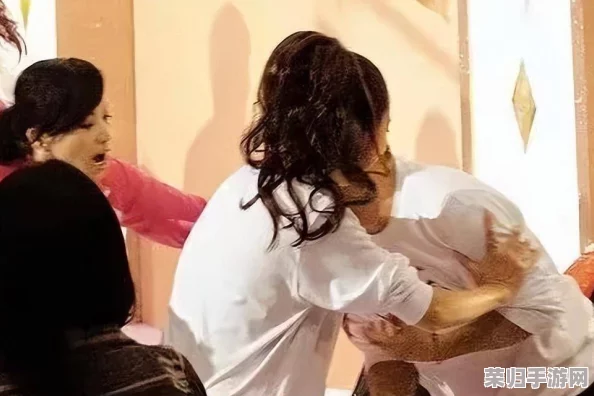 中国明星XXXⅩ性裸交：引发热议的事件背后，究竟隐藏着怎样的真相与争议？