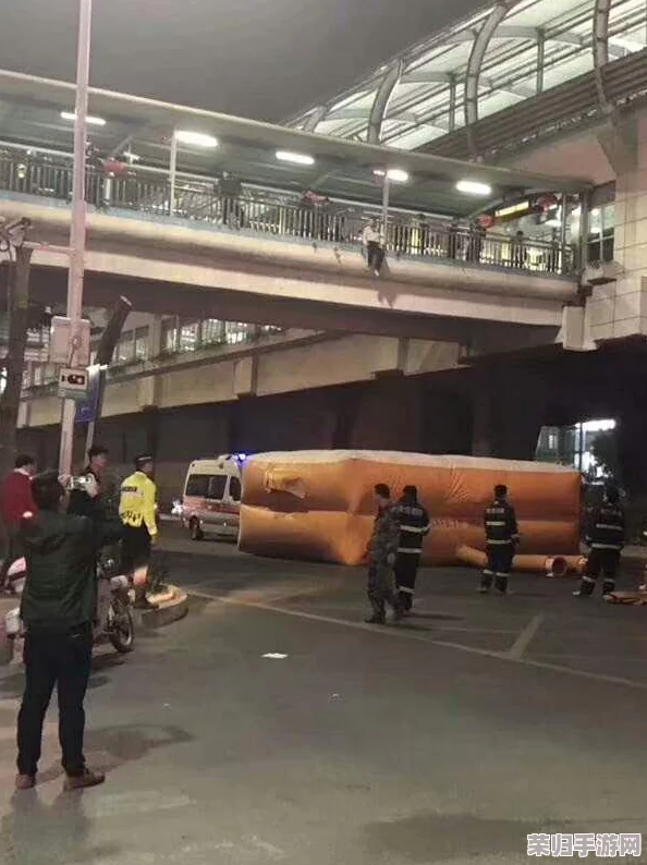 武汉消防员肌肉双龙:展现勇气与力量的背后故事,激励无数人追求梦想与坚持信念 武汉消防员肌肉双龙:展现勇气与力量的背后故事,激励无数人追求梦想与坚持信念