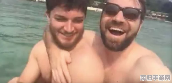 男男Gay洗澡互吃鳮吧在线，网友热评：这场景太刺激，简直让人欲罢不能！