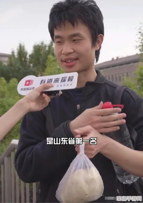 不小心看见六年级女生小馒头，竟然引发了校园里的热议与讨论！