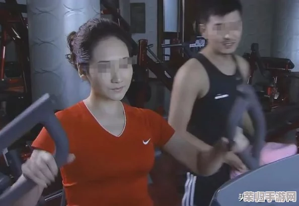 激情四射的老阿姨：她们的热情与活力让年轻人望尘莫及，生活的智慧与经历令人敬佩