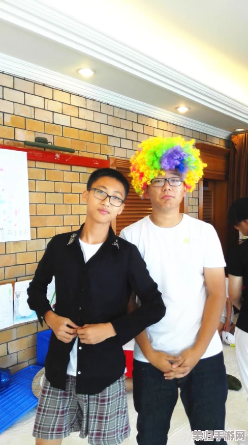 惊爆！初中少年展现非凡领导力，13岁竟成企业掌舵人，麾下数名职员共筑创业梦