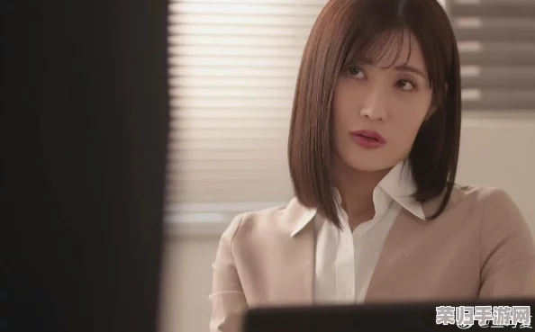 美痴女～美人上司北岛玲：职场恋情与办公室秘密的甜蜜交织