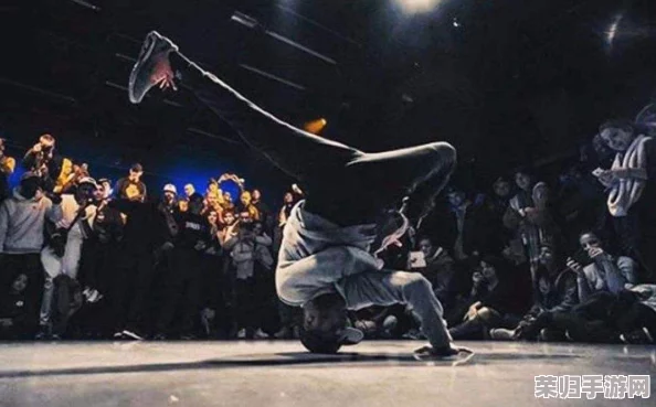 日本教师和hiphop老师的区别:文化传承与街头艺术教育的碰撞与融合分析 日本教师和hiphop老师的区别:文化传承与街头艺术教育的碰撞与融合分析