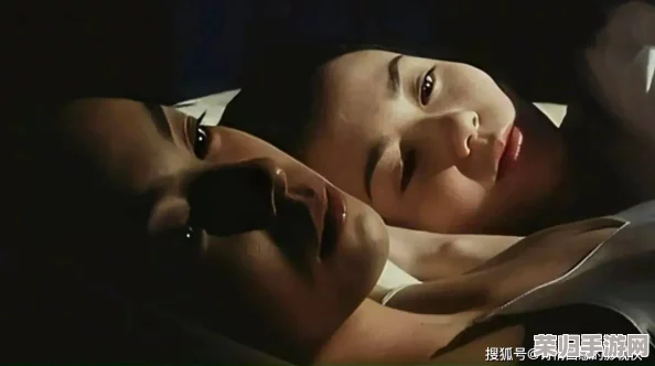 果冻三级片：当视觉艺术与情感交织，带你领略不一样的电影体验与深刻内涵