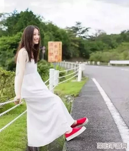 白丝扒腿：感受青春的热情与魅力，释放内心的无限可能