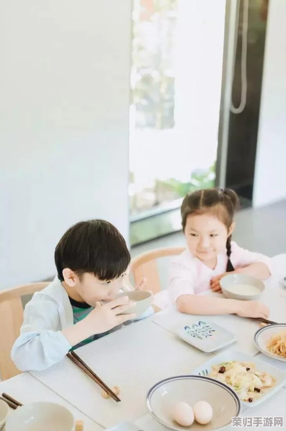 男女努力一起做豆浆小孩不能看，家庭幸福的秘密与健康饮食的新风尚