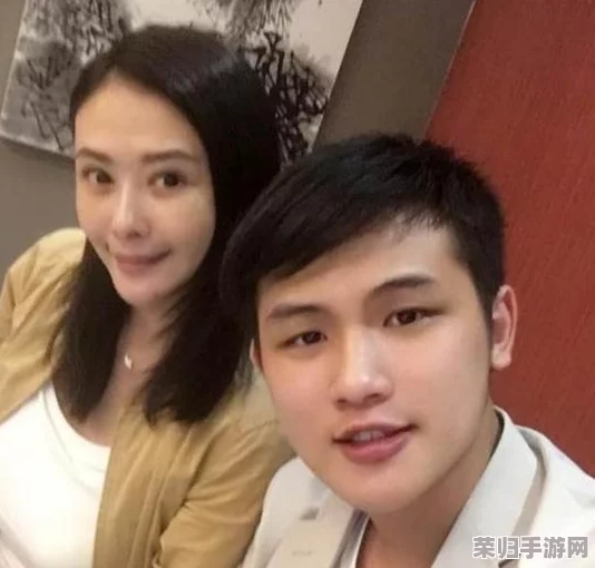 申鹤流口水翻白眼流眼泪，网友热议其搞笑瞬间引发的情感共鸣与网络文化现象