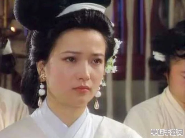 西施流眼泪翻白眼咬铁球照片:令人心碎的绝美表情引发共鸣 西施流眼泪翻白眼咬铁球照片:令人心碎的绝美表情引发共鸣