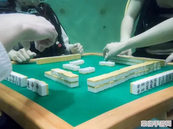 打麻将不盖被子:一场不平凡的麻将之夜,牌友们的乐趣与激情交织其中! 打麻将不盖被子:一场不平凡的麻将之夜,牌友们的乐趣与激情交织其中!