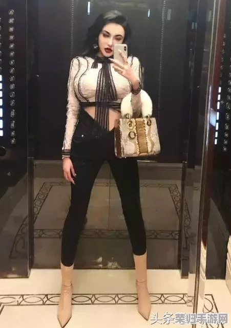 胸前两个球球不过没有马赛克，网友：太性感了！