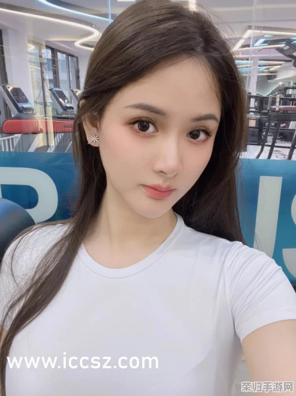 欧美妇偷窥老女人：性感丝袜诱惑、情趣内衣秀、私密生活全曝光