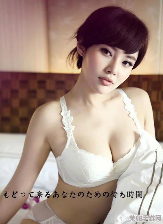 亚洲裸体大白屁股XXX：性感诱惑、火辣诱人的美女视角