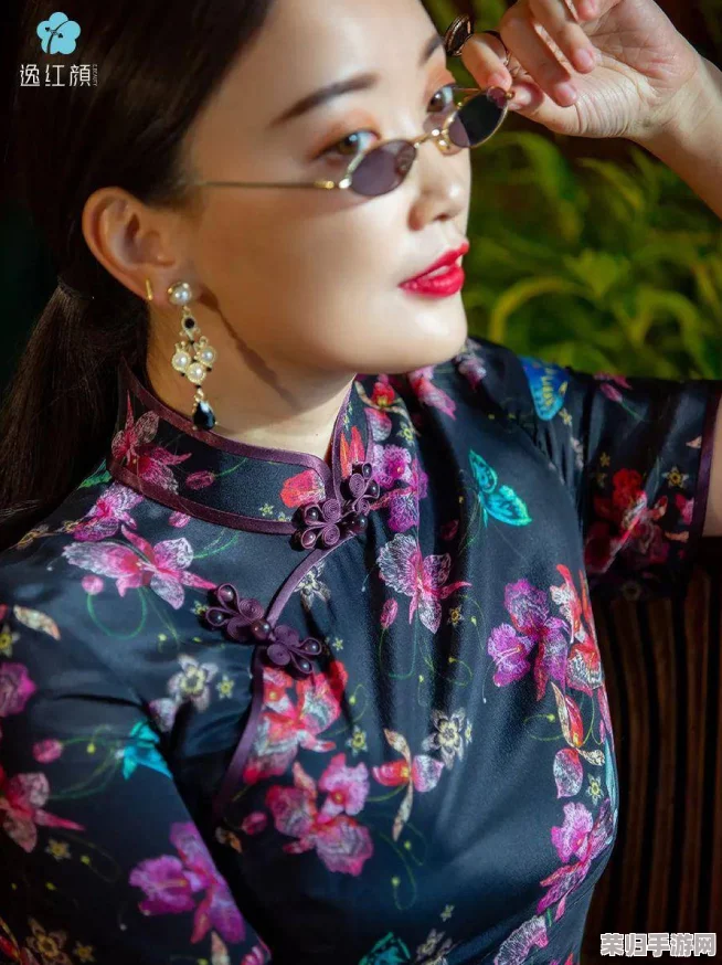 老师黑色双开真丝旗袍的寓意 - 免费下载安装，推荐指数：★★★★★☆