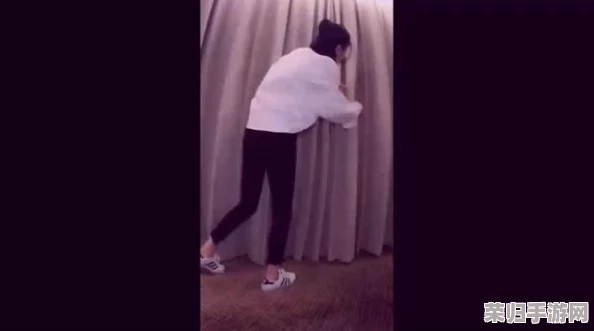 撕开内衣 吸奶头：探寻女性内心深处的快感与释放，感受身体与灵魂的交融瞬间