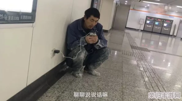 小柔被十几个农民工满足，意外收获温暖与感动的真实故事引发热议！
