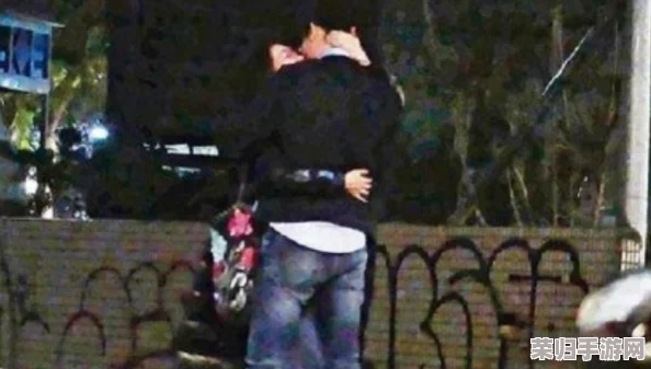 男生与男生搞鸡：探索青年男性间深层友谊与隐秘情感的真实故事与评价