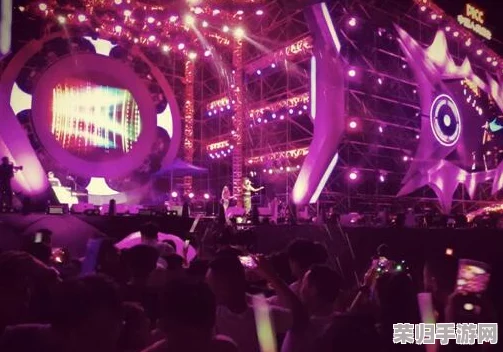 在KTV拨开内裤进入，感受音乐与激情交织的夜晚狂欢体验