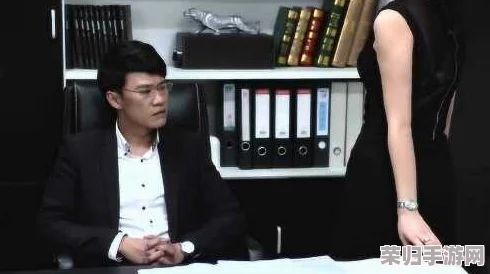 浪货趴办公桌～H揉秘书，令人惊艳的职场禁忌与欲望交织的故事，让人欲罢不能