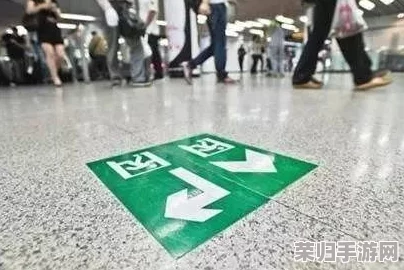 揭秘地铁逃生路线：探寻隐藏最深、物资最丰厚的神秘绿色安全门位置！