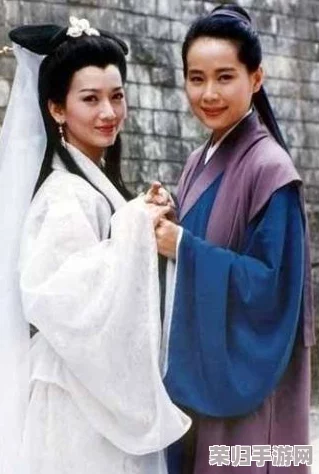 许仙当白蛇的面曹小青，携手逆袭重塑经典爱情故事，引发热议与关注