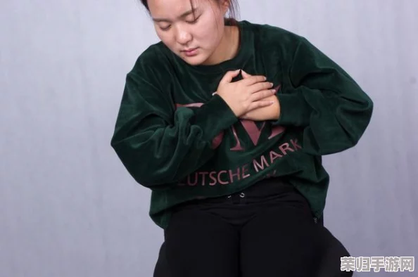 男生把坤坤进女生句号里，展现了当代年轻人对性别角色的挑战与思考