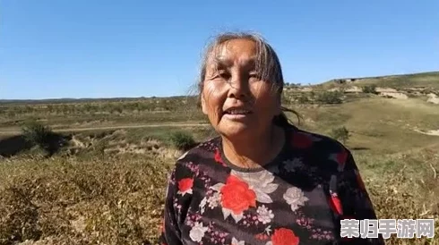 燕姐放羊老人户外访谈：分享乡村生活的真实故事与感人瞬间