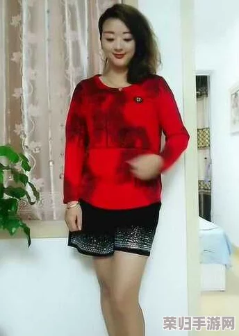 五十路丰满中年熟女中出，展现成熟魅力与性感风韵的完美结合，让人心动不已
