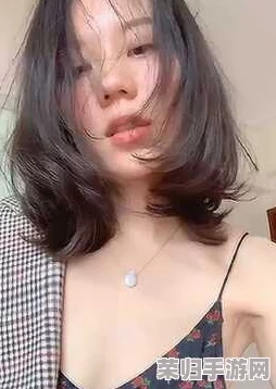 少妇p水又多毛又多又黑，用户热评仿佛沉浸在浓厚的情欲之中，展现了惊人的女性魅力与自信