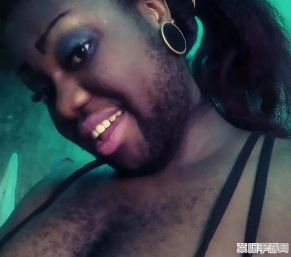 少妇p水又多毛又多又黑，用户热评仿佛沉浸在浓厚的情欲之中，展现了惊人的女性魅力与自信