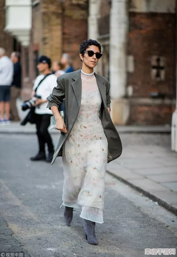 女裙底部设计灵感来源，时尚搭配技巧分享