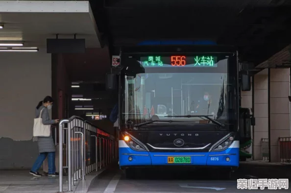 小烧货水能么多叫出来公交车，畅享城市出行新体验，轻松解决交通烦恼！