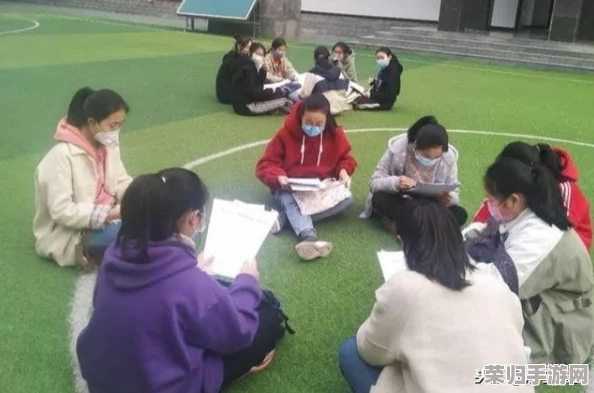 老师露出让我C视频，真实记录了课堂上的意外瞬间，引发热议与讨论