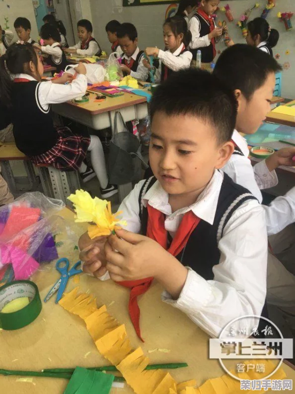 老师露出让我C视频，真实记录了课堂上的意外瞬间，引发热议与讨论