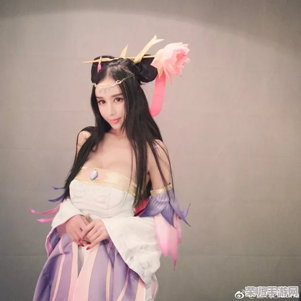 王者荣耀美女被玩家疯狂追捧,游戏内外的魅力引发热议! 王者荣耀美女被玩家疯狂追捧,游戏内外的魅力引发热议!