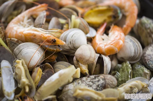 打开扇贝就可以吃火腿肠脆柿子，味道独特令人惊喜，绝对值得一试的美食组合！