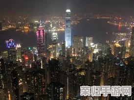 寒冷冬夜城中村100元，一场温暖与孤独的邂逅，谁在街角等待救赎