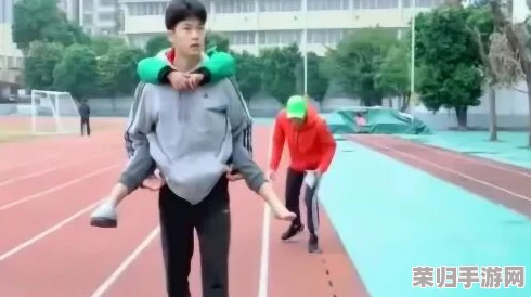 接老公电话撒谎说在跑步，被追星粉丝认出来了
