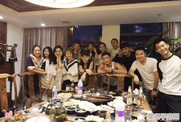 公司酒会被王总带到洗手间 网友调侃：这是要谈生意还是秘密交流？