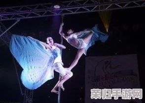 原神八重神子跳钢管舞，玩家们热议这场炫技表演带来的视觉冲击与游戏乐趣