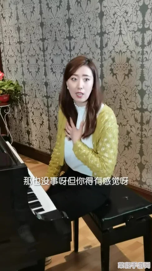 张筱雨下面：她的艺术表现力与情感深度令人叹为观止，展现了独特的个人魅力与风格