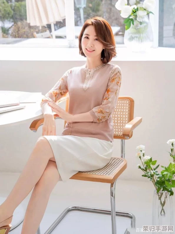 日本五十路熟女：成熟魅力与生活智慧的完美结合，展现独特风采与深厚内涵