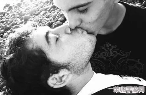 男同教练Gay互吃鳮：疯狂刺激的性爱场面令人难以忘怀