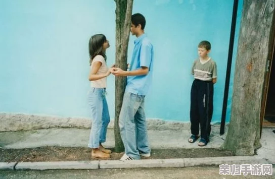 偷拍色五月：当代青年生活中的隐秘瞬间与真实情感的交织分析