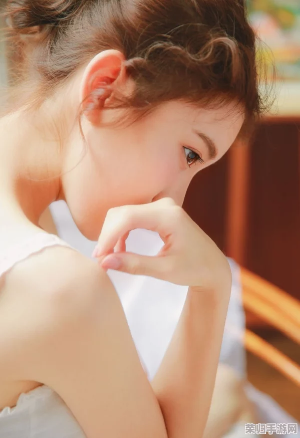 张筱雨生殖毛毛：她的美丽与自信如何影响当代女性审美观念？