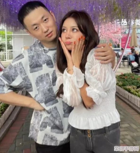 已婚的美丽人妻友田真希，倾情演绎浪漫爱情故事与生活中的真实瞬间
