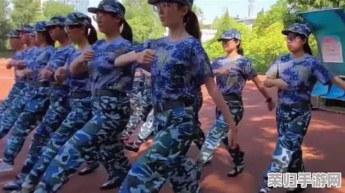 军训大白兔蹦出来了 网友惊呼“这才是青春的味道，甜蜜又充满活力！”
